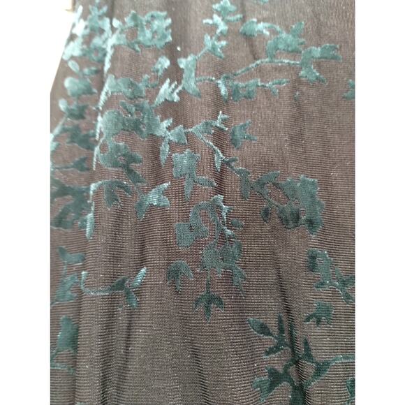 LC Lauren Conrad Size XL Black & Green Velvet Texture Clasp Front V-Neck Top - Picture 2 of 7